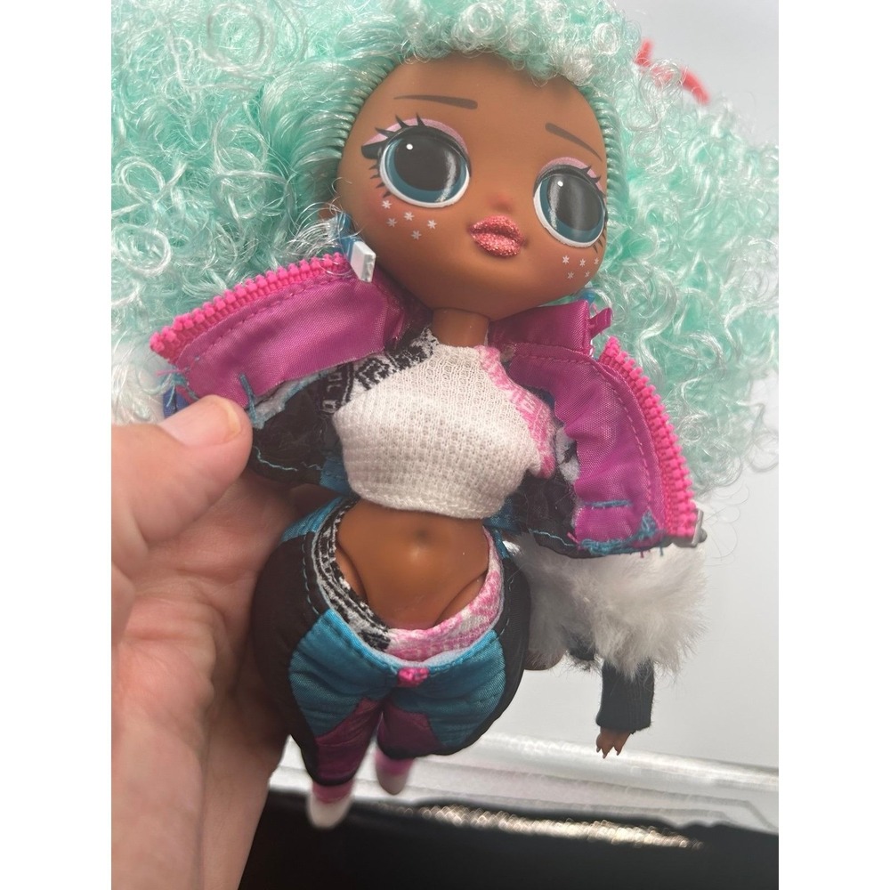 LOL OMG Surprise Winter Chill Icy Gurl - Picture 8 of 9